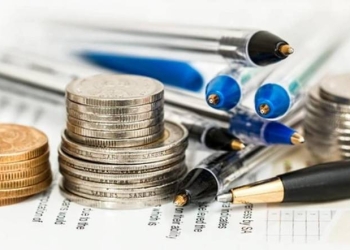 Lululemon(LULU.US)盘后大跌！关税压力下调降全年盈利指引 拟上调部分产品价格