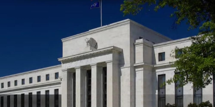 美联储观望信号引热议!贸易战阴云笼罩,美国经济前景迷雾重重