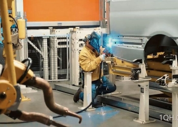 铜市紧缺预警！特朗普加税+矿场停产+AI耗铜暴增，铜价或继续上涨